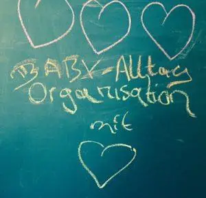 Mehr über den Artikel erfahren Zeitsparen im Baby-Alltag: 3 x 3 Organisations-Tipps 