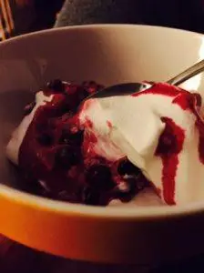 Mehr über den Artikel erfahren Eiskalt verführt: Blitzdessert für gestresste Eltern