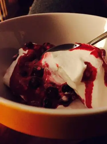 Du betrachtest gerade Eiskalt verführt: Blitzdessert für gestresste Eltern