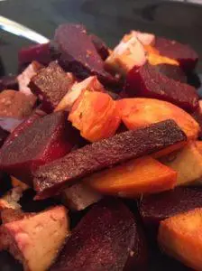 Mehr über den Artikel erfahren Süsskartoffel-Proteinbombe an Roter Bete: Leicht, lecker, schnell