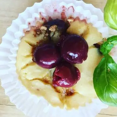Mehr über den Artikel erfahren Veganer Birnen-Soufflé-Traum mit Kirschen