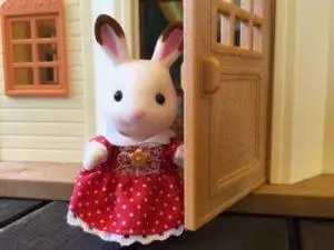 Mehr über den Artikel erfahren Schöne Dinge: Wie ich meine Kindheit mit meinem Sohn teilen kann [Sylvanian Families Werbung]