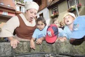 Mehr über den Artikel erfahren Kinderhelden im Interview: Die Knöpfleswäscherin