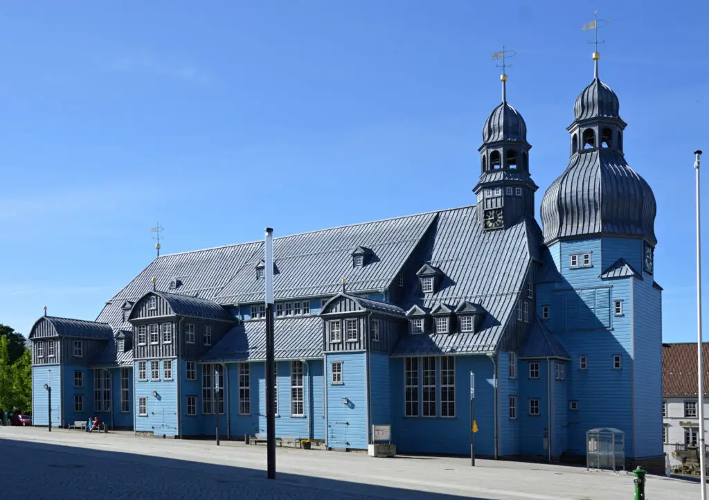 harz-wohnmobil-kinder_blaue-kirche
