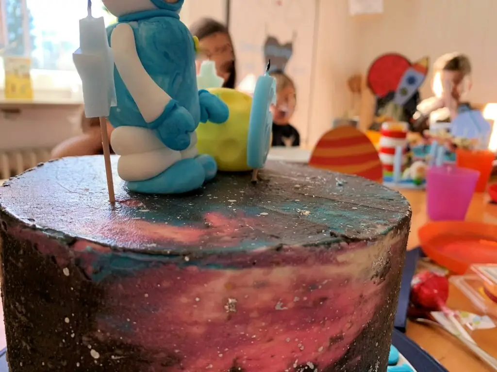 weltraum-torte-kindergeburtstag