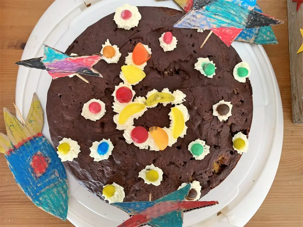 weltraum-kuchen_raketen-kuchen